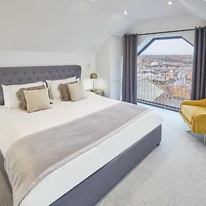 Host & - The Penthouse, Hudsons Yard House , Whitby United Kingdom