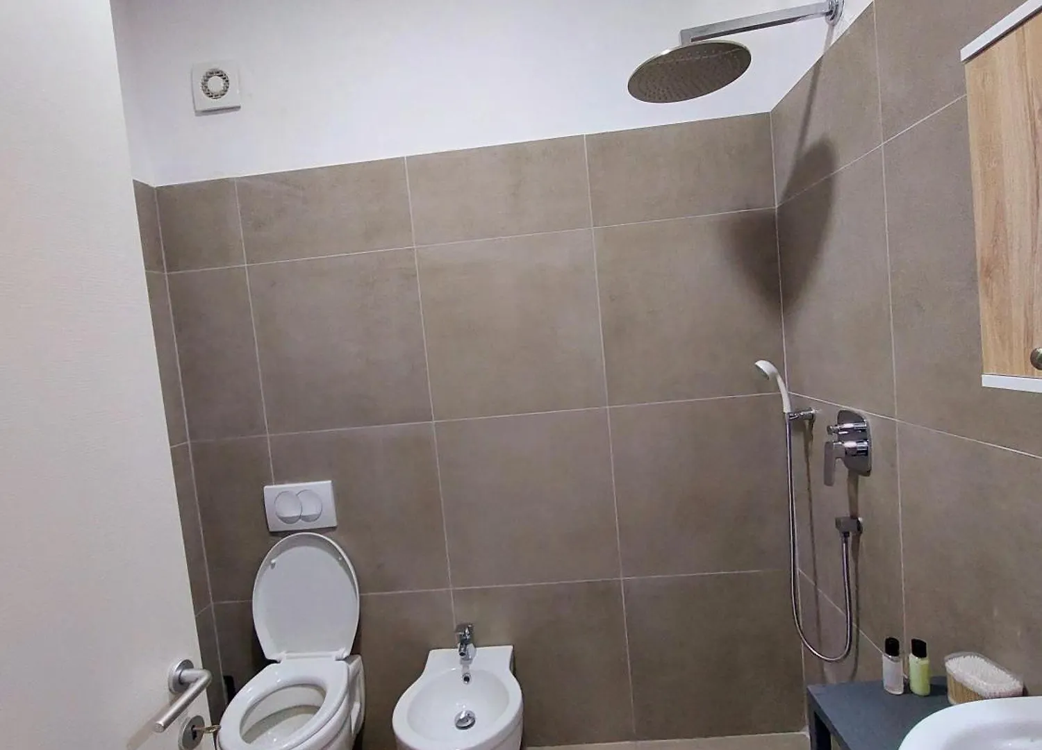 Gex Apartments Tirana 0*,